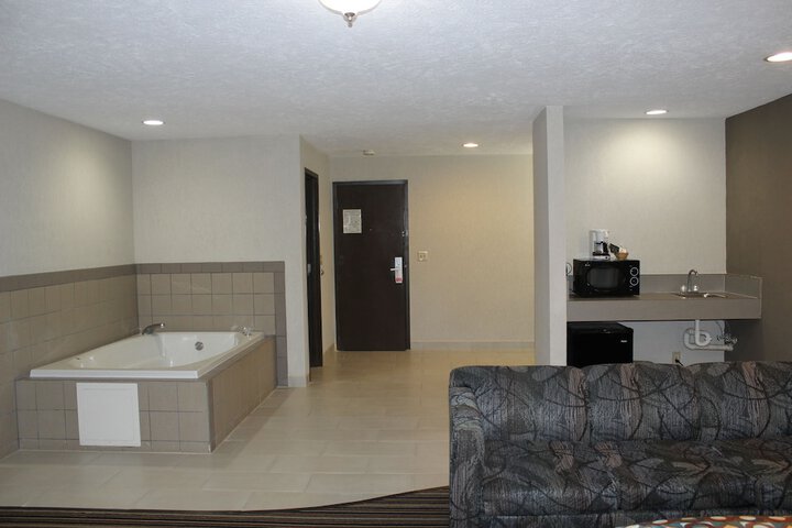 1 King Bed Accessible (6 of 11)