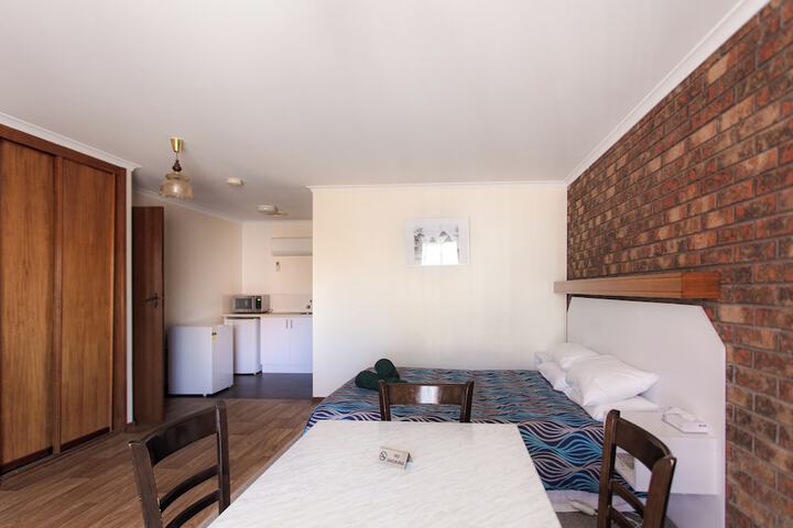 Room 6 of 39