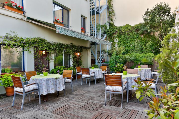 Hotel Exterior 42 of 47