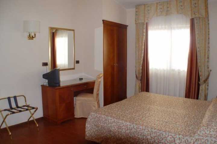 Room 17 of 32
