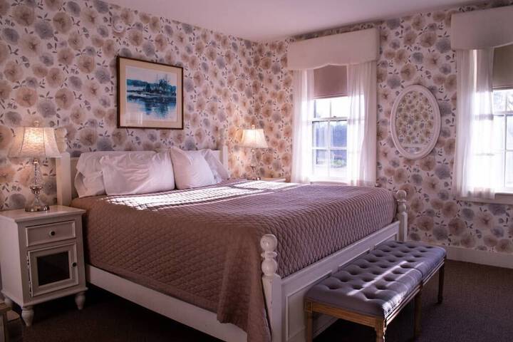 Superior King Bed (1 of 7)