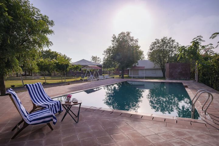 Pool 10 of 25