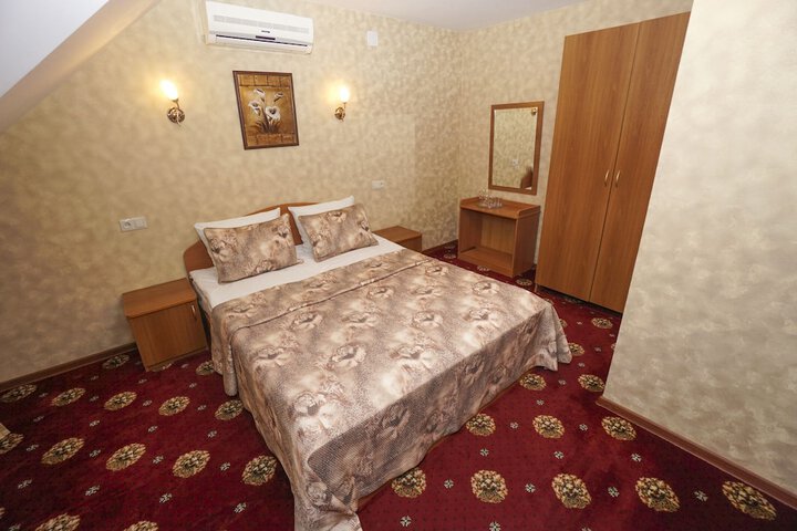 Room 12 of 147