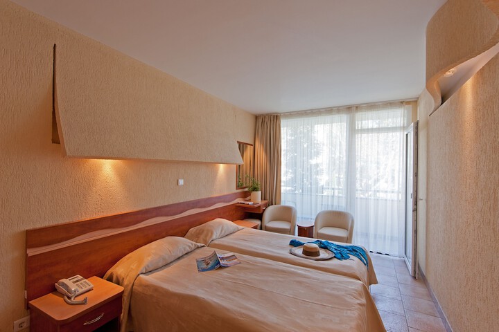 Room 7 of 32