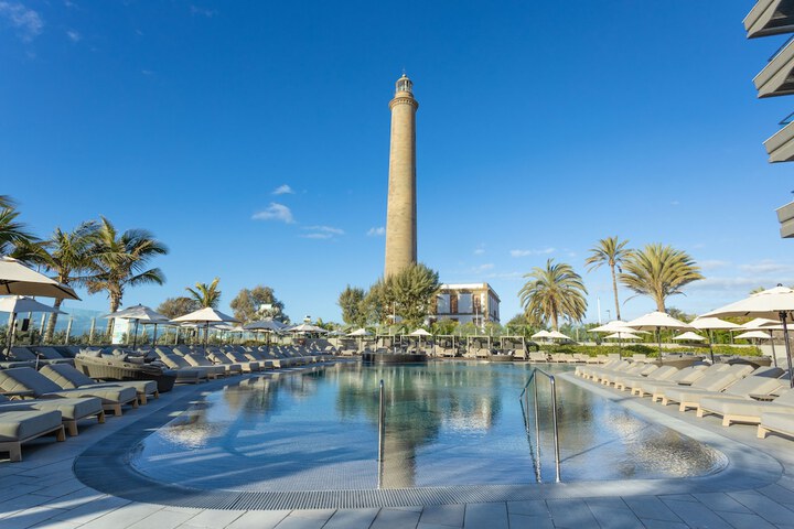 Pools & Facilities