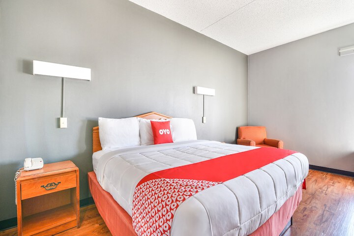 Premium King Bed (6 of 11)
