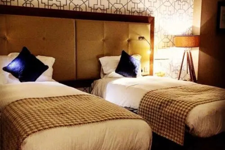 Room 3 of 9