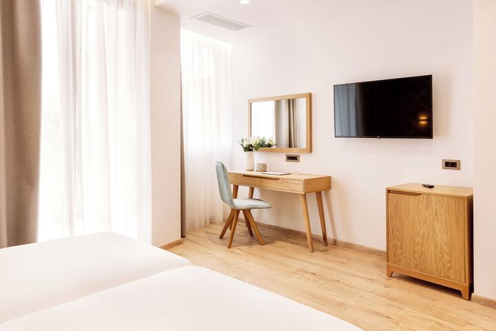 Room 42 of 84