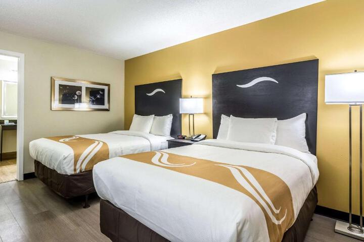 2 Double Beds (4 of 9)