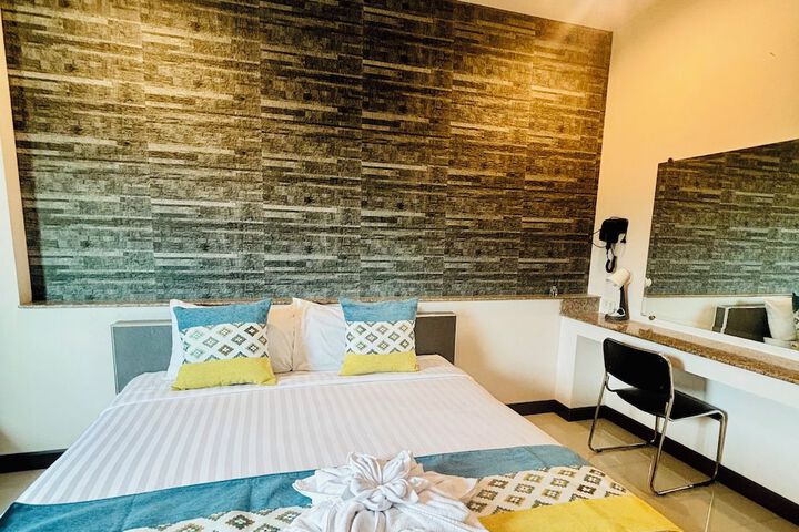 Room 32 of 68