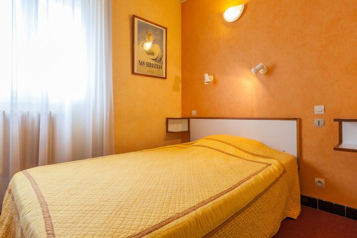 Room 4 of 20