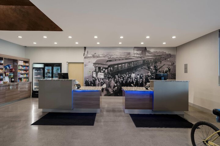 Entrance & Lobby