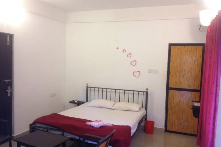Room 5 of 15