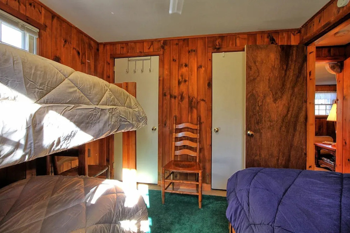 Room 6 of 10
