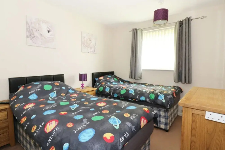 Room 2 of 10