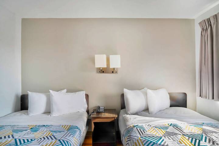 Deluxe Room 2 Double Beds Refrigerator, Microwave (8 of 8)