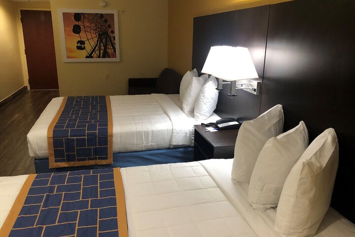 1 Queen Bed (33 of 36)