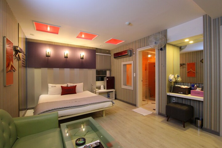 Room 14 of 56