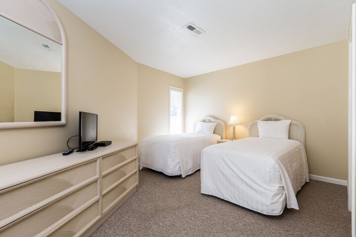Room 4 of 68