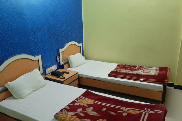 Room 6 of 10