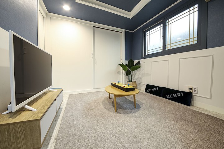Room 25 of 33