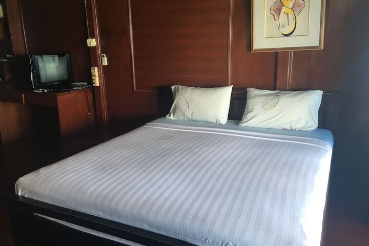 Room 8 of 54