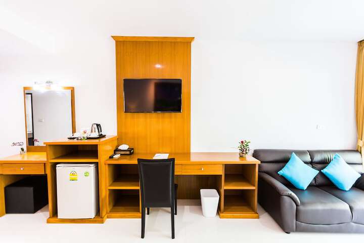 Room 27 of 90