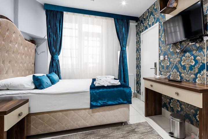Room 102 of 112