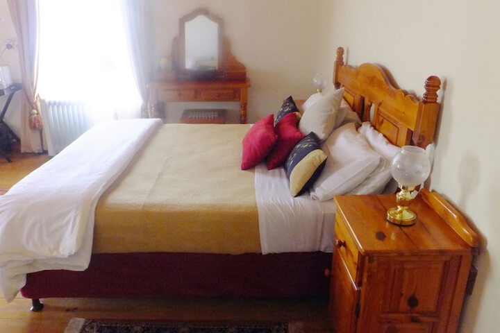 Room 18 of 198