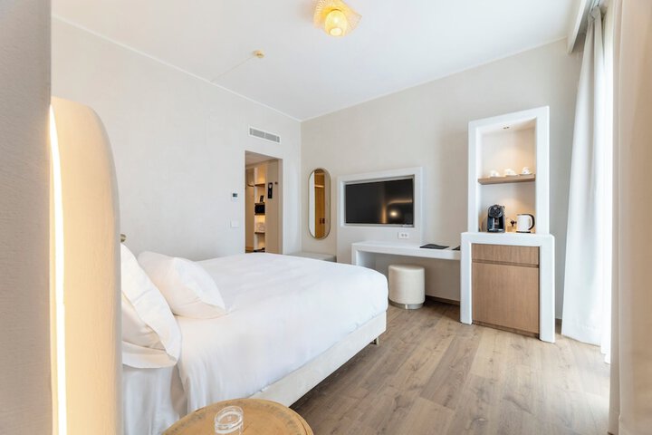 Room 43 of 90