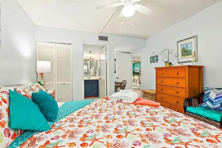 Room 5 of 16