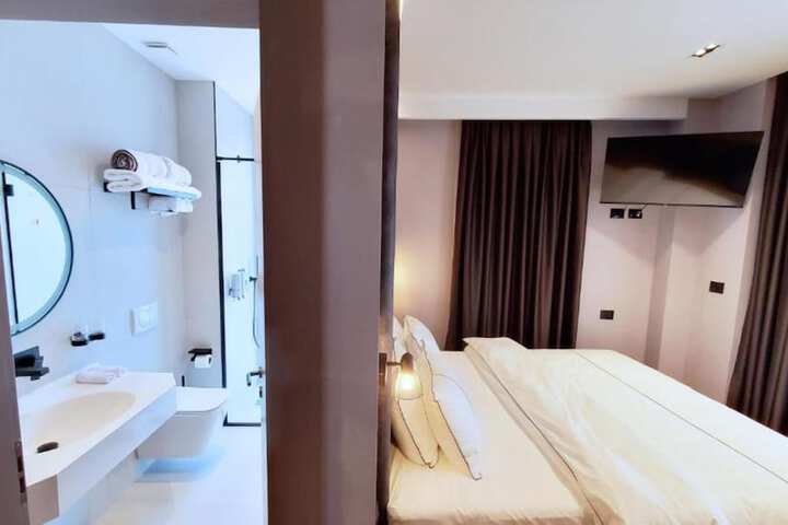 Room 2 of 16