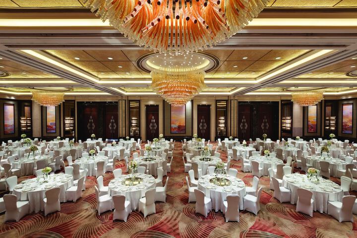 Ballroom/Hall 77 of 90