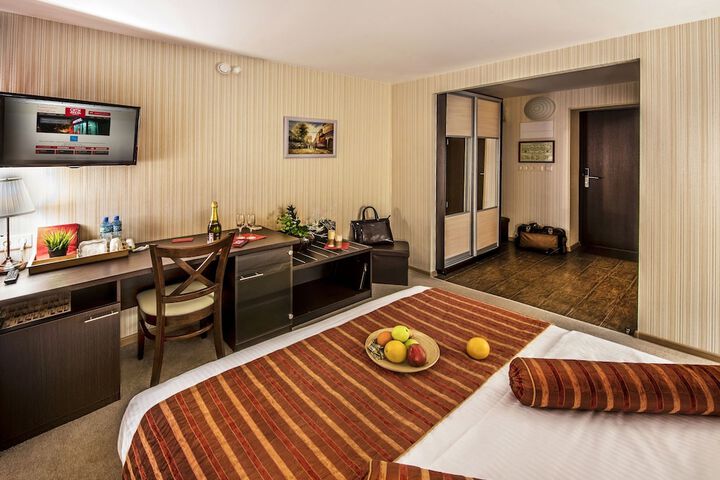Room 44 of 68