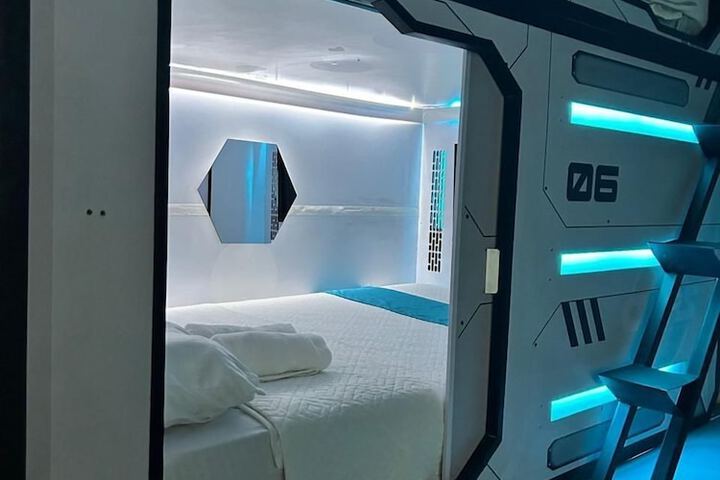 Room 6 of 11