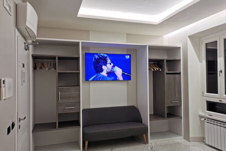 Room 6 of 34