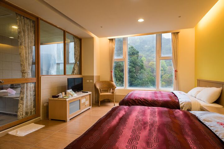 Room 17 of 36