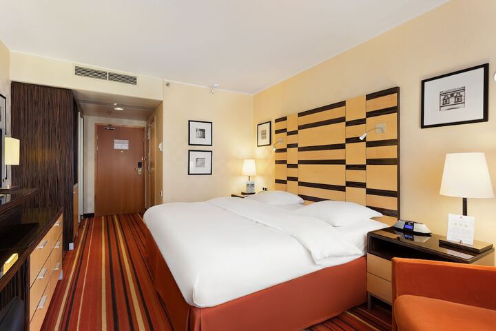 Room 10 of 64