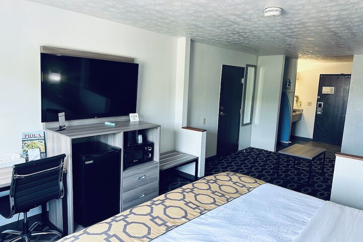 1 King Bed Mobility Accessible (7 of 29)