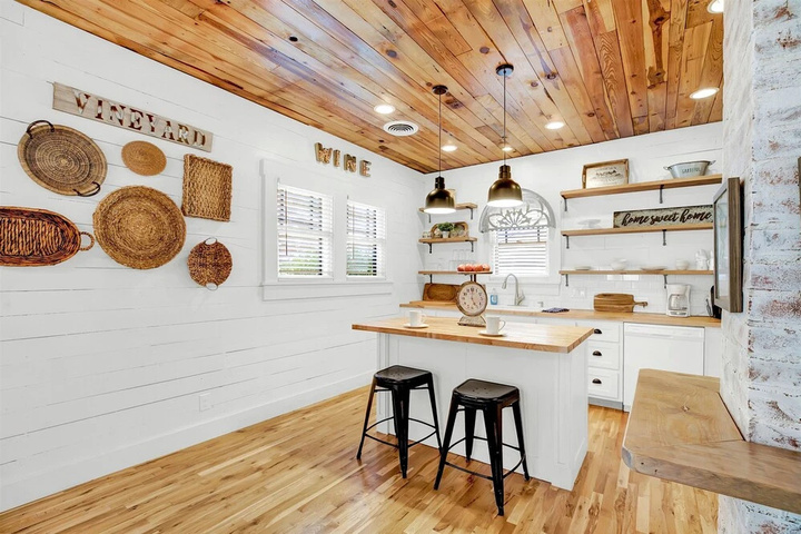 Image of Luxurious Home Near Main With Fire pit and Outdoor Bar