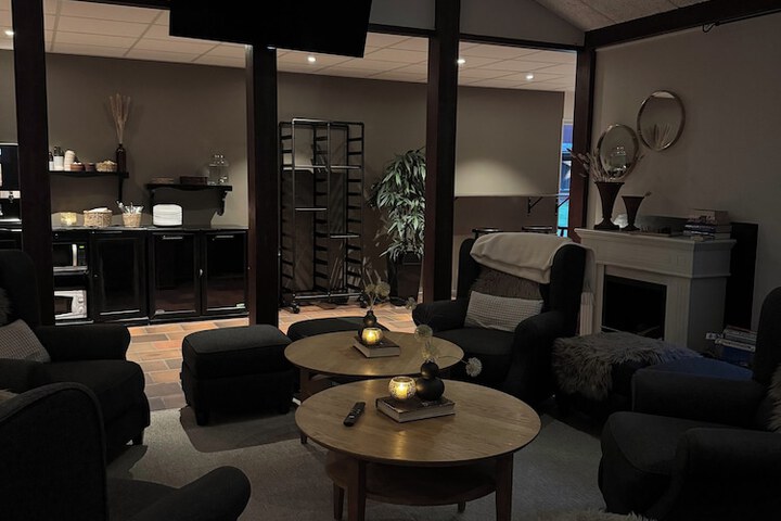Lounge 60 of 63
