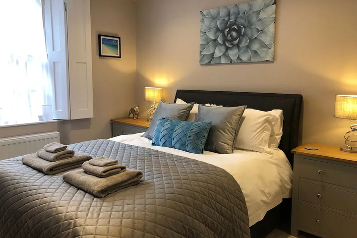 Room 4 of 12