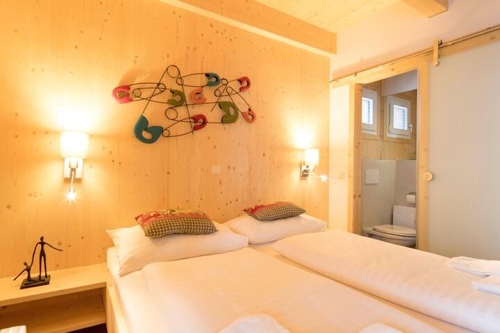 Room 4 of 40