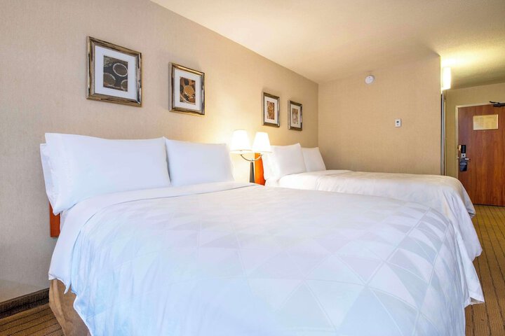 2 Double Beds (4 of 8)