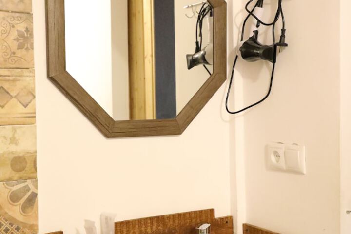 Room 25 of 46