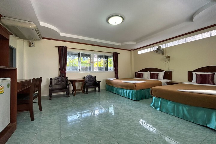 Room 6 of 34