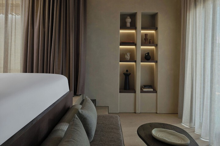 Room 2 of 32