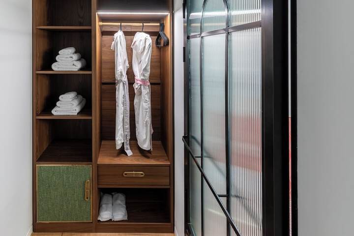 Room 4 of 53
