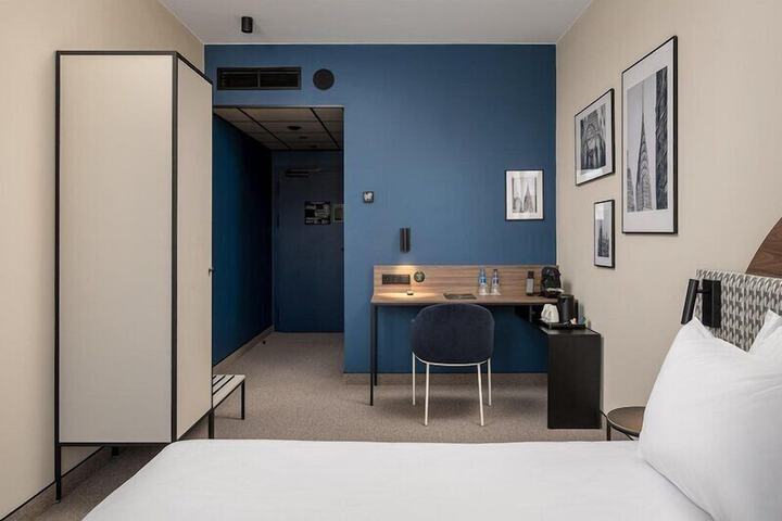 Room 27 of 96