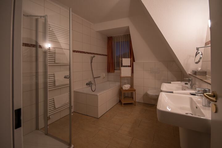 Room 18 of 28